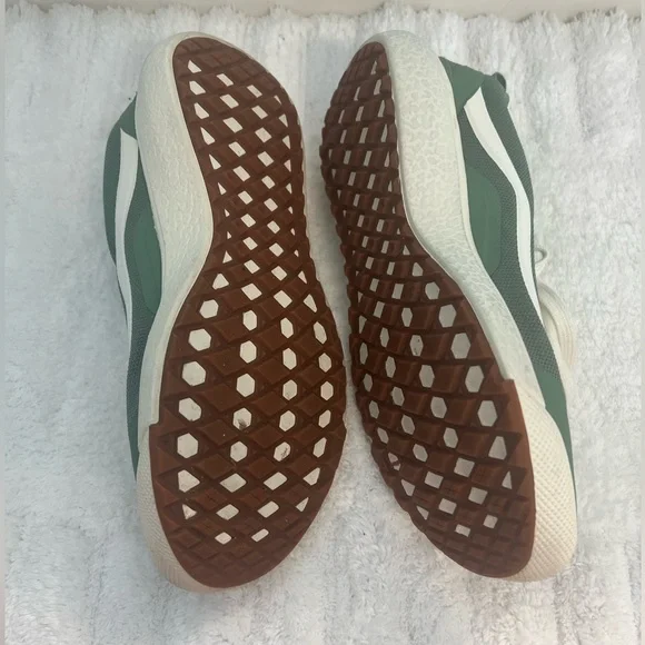 Vans women’s size 8 green - Picture 2 of 3